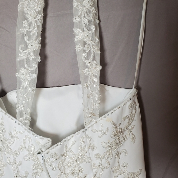 David's Bridal Empire Waist A-Line Wedding Dress - Picture 5 of 16